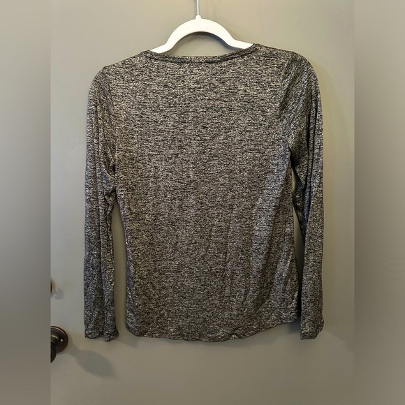 White House / Black Market Basic Long Sleeve Rayon Top - Size XS - Picture 2 of 4